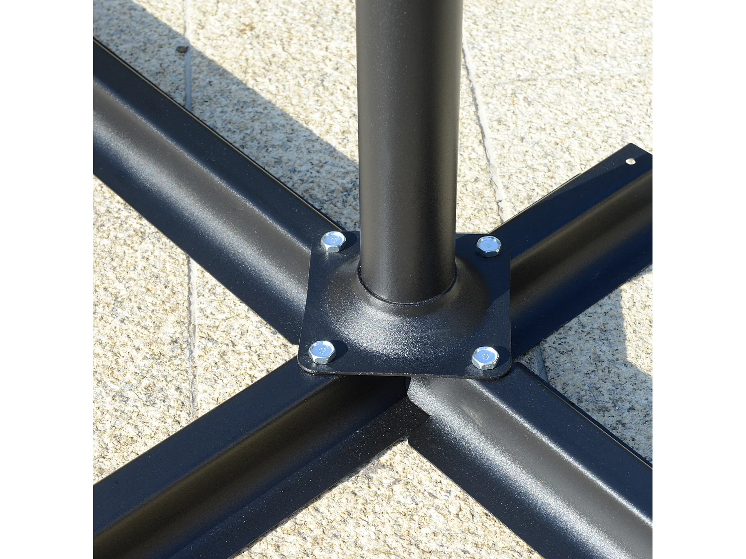 Parasol déporté octogonal inclinable manivelle Ø 2,65 x 2,45H m acier époxy polyester gris