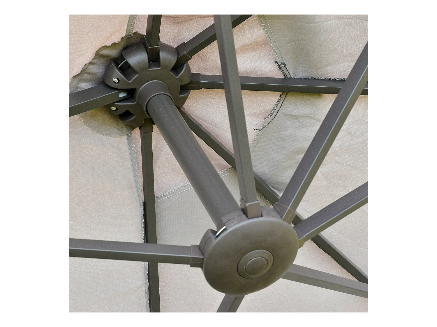 Parasol de jardin XXL parasol grande taille 4,6L x 2,7l x 2,4H cm ouverture fermeture manivelle acier polyester haute densité gris clair