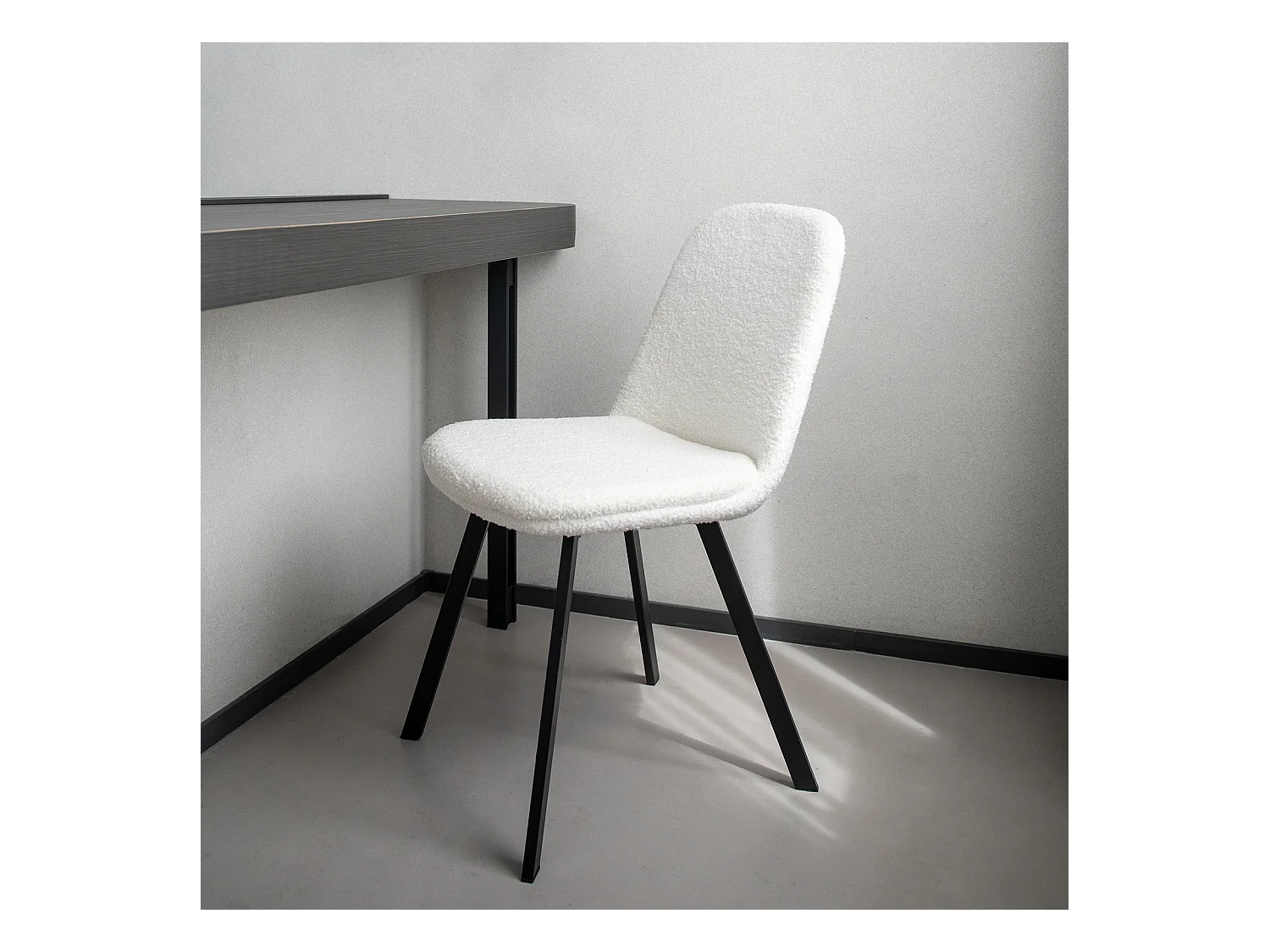 Juego de 2 sillas de comedor en tejido afelpado, acolchado suave, estructura de metal, color beige (44x43x84 cm)