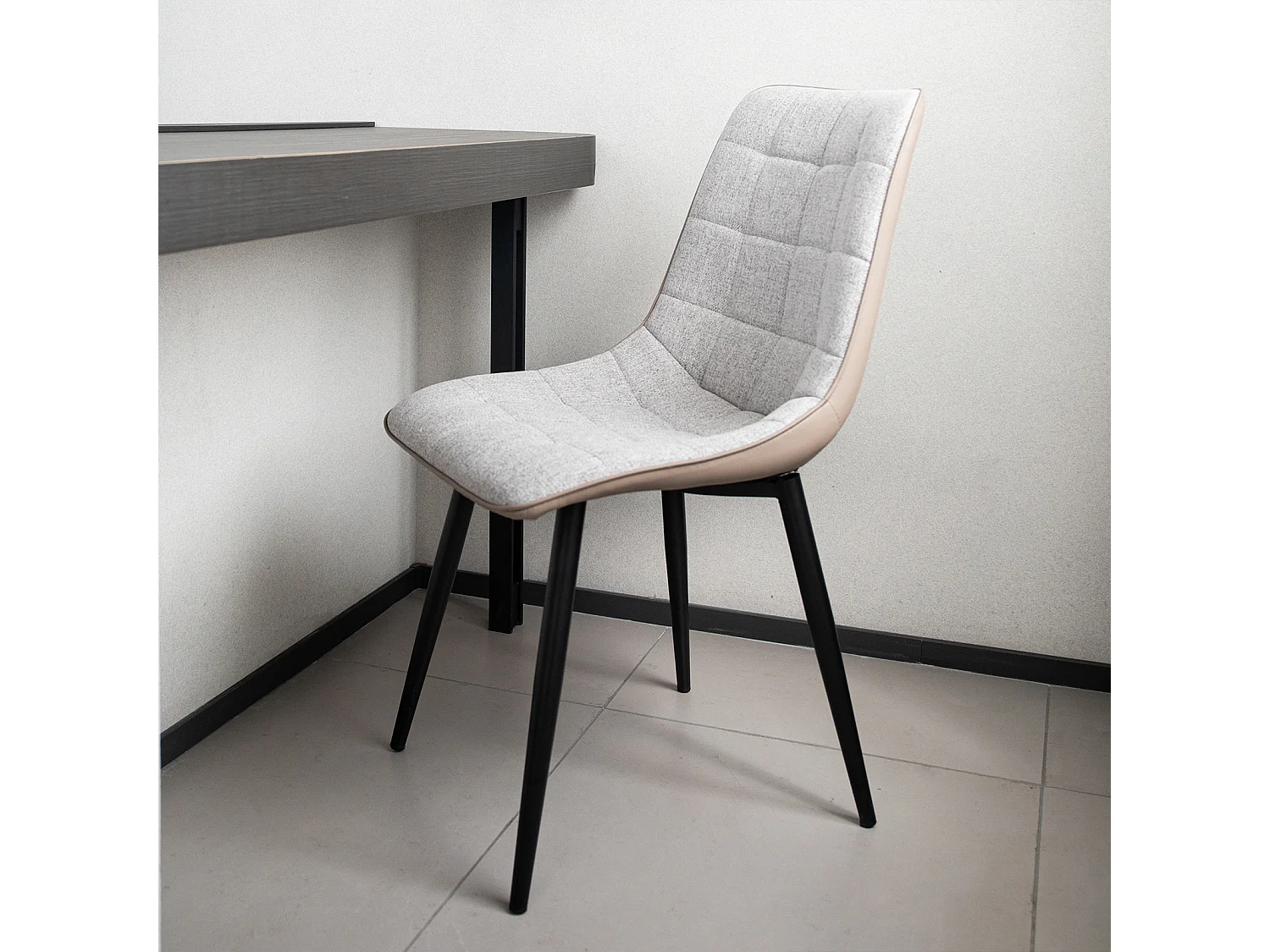 2 chaises de salle à manger avec structure métallique, tissu lin et similicuir, confortable et moderne, gris (47x44x89 cm)