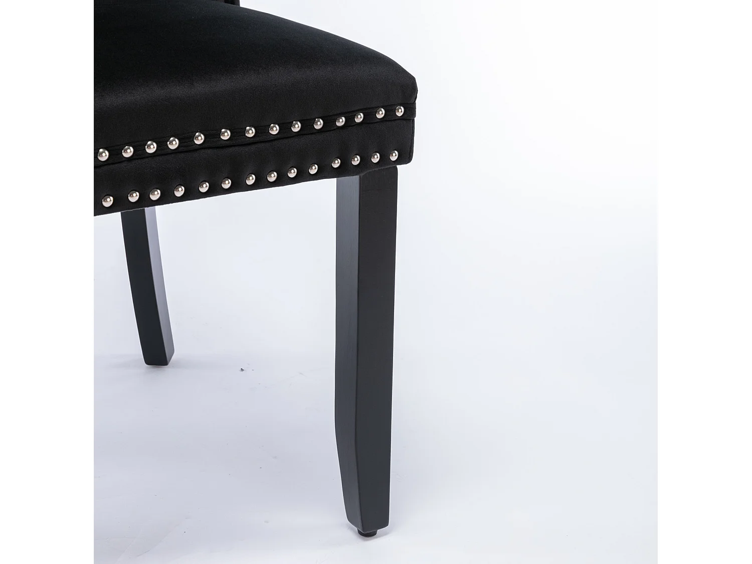 Chaise de salle à manger moderne en velours haut de gamme, dossier rembourré avec pieds en bois et garniture cloutée, noir (65x50x95cm)