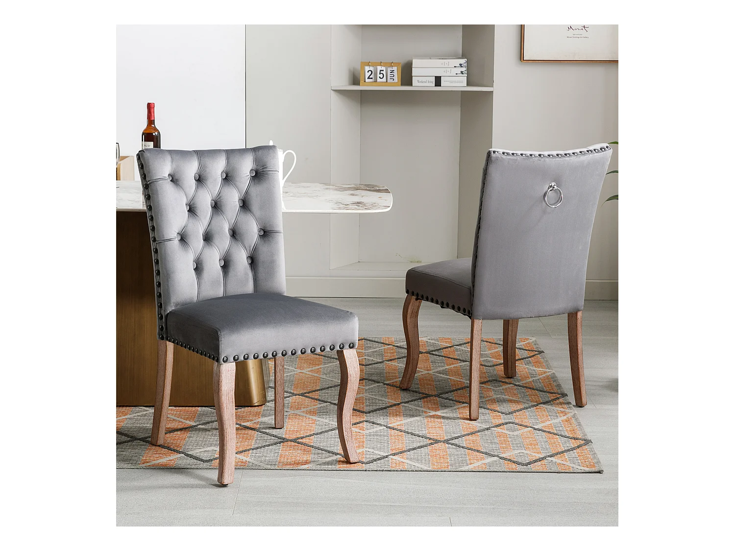 Chaise de salle à manger avec dossier décoré, en velours gris, pieds en bois massif, avec clous décoratifs, lot de 2 (49x63x95 cm)