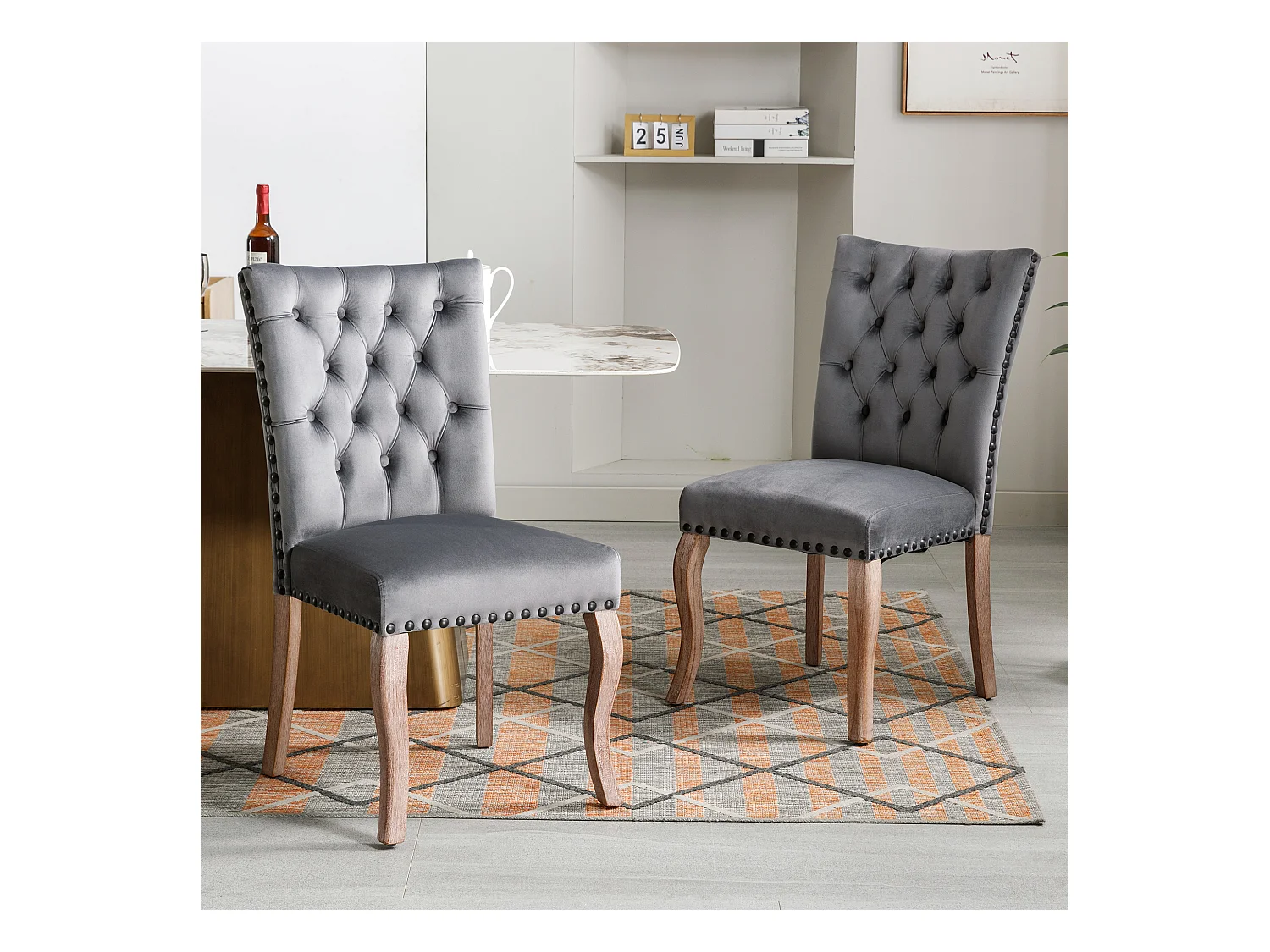 Chaise de salle à manger avec dossier décoré, en velours gris, pieds en bois massif, avec clous décoratifs, lot de 2 (49x63x95 cm)