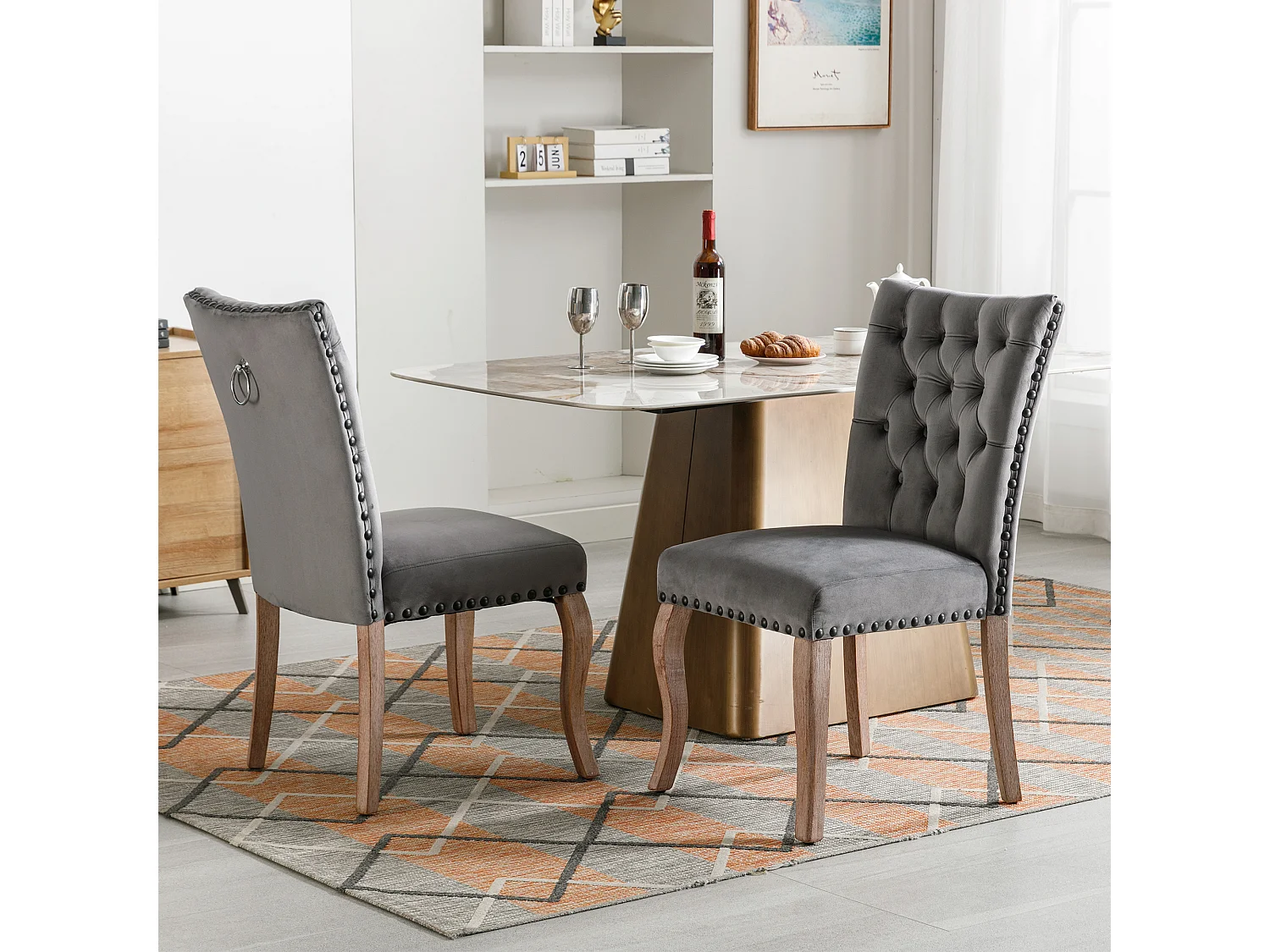 Chaise de salle à manger avec dossier décoré, en velours gris, pieds en bois massif, avec clous décoratifs, lot de 2 (49x63x95 cm)