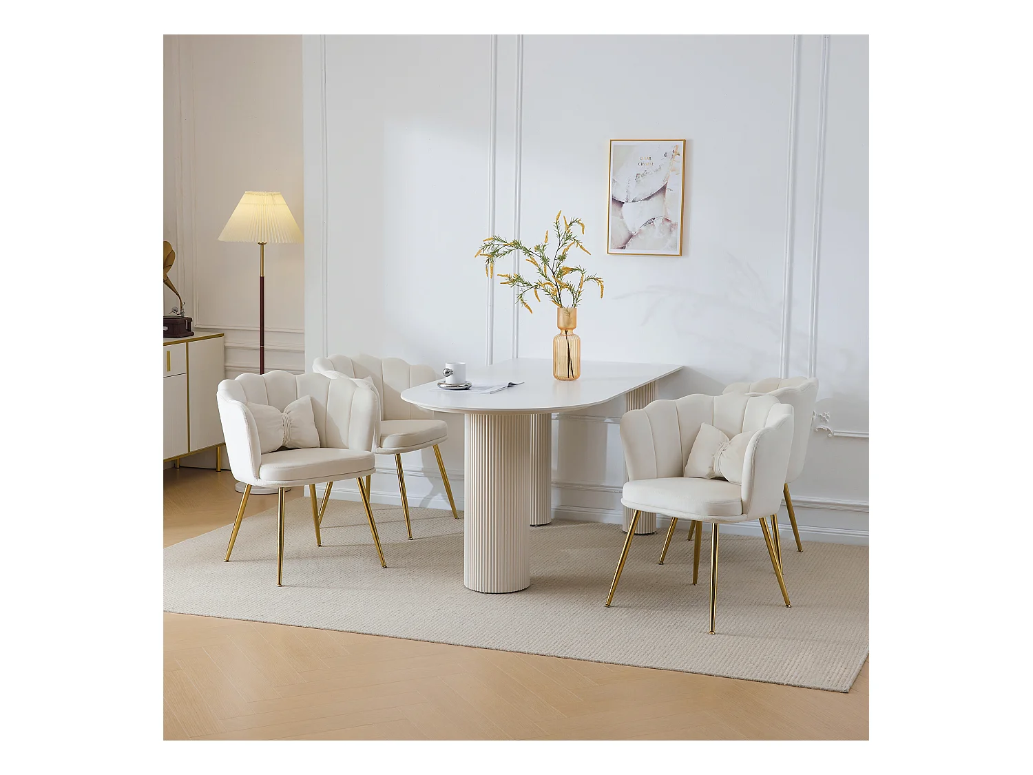 Set van 4 moderne fluwelen stoelen, woonkamerfauteuils met bloemblaadjesrugleuning, gouden metalen poten (63x58x77 cm)