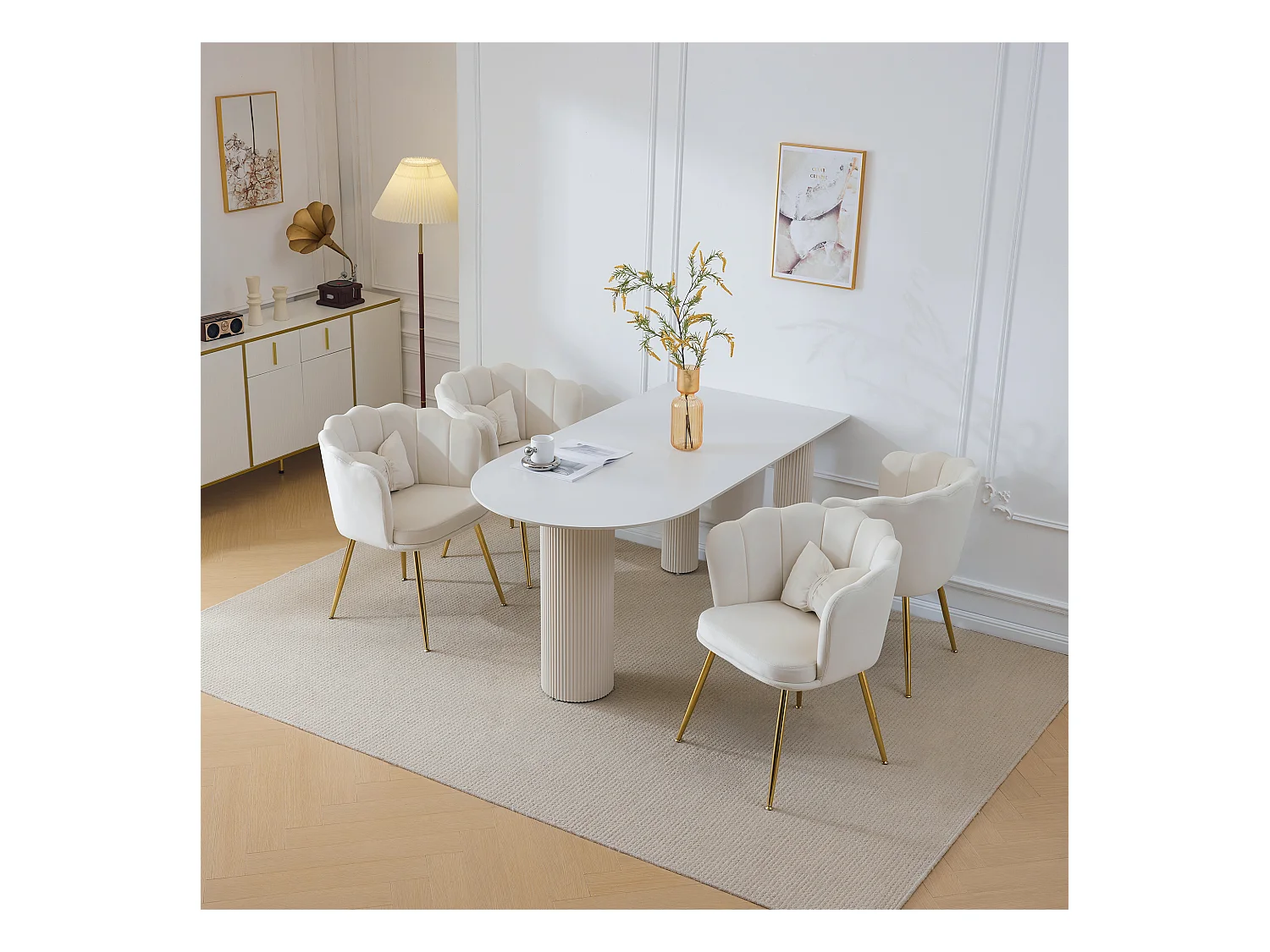 Set van 4 moderne fluwelen stoelen, woonkamerfauteuils met bloemblaadjesrugleuning, gouden metalen poten (63x58x77 cm)