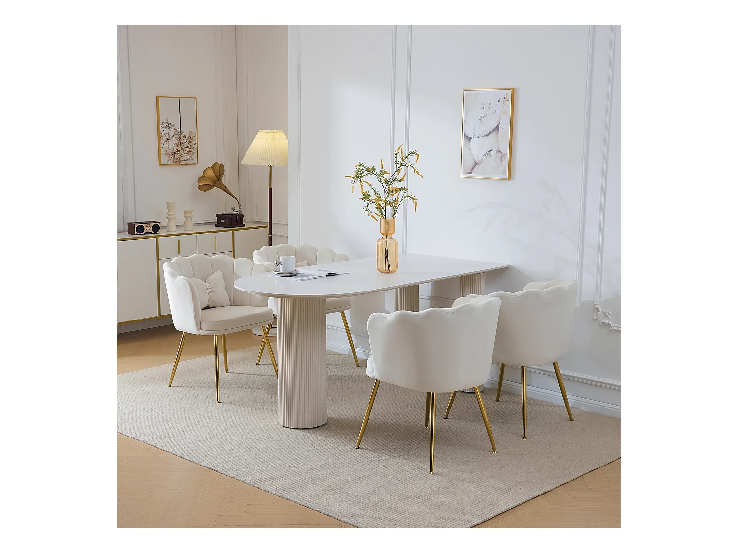 Set van 4 moderne fluwelen stoelen, woonkamerfauteuils met bloemblaadjesrugleuning, gouden metalen poten (63x58x77 cm)