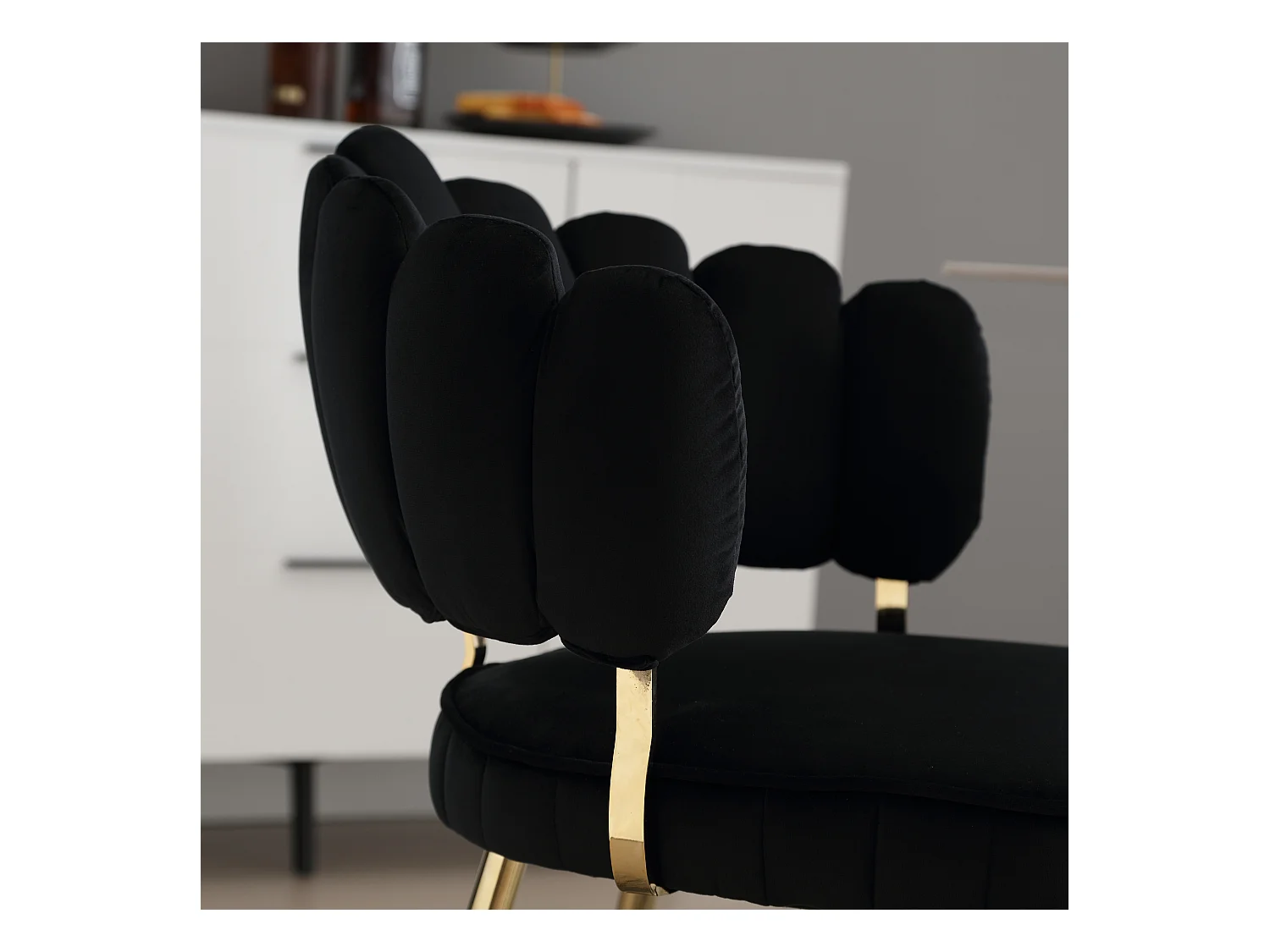 Fauteuil en velours moderne avec dossier fleuri et pieds métalliques, noir (58x56x78cm)