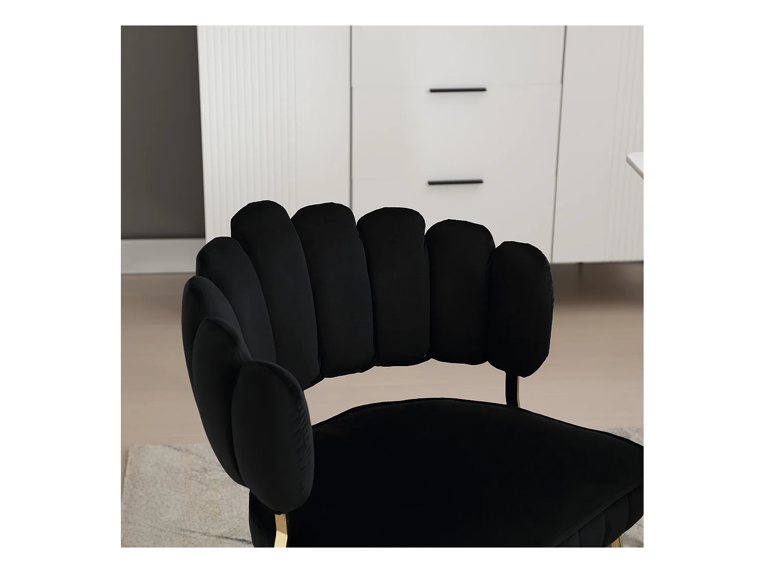 Fauteuil en velours moderne avec dossier fleuri et pieds métalliques, noir (58x56x78cm)