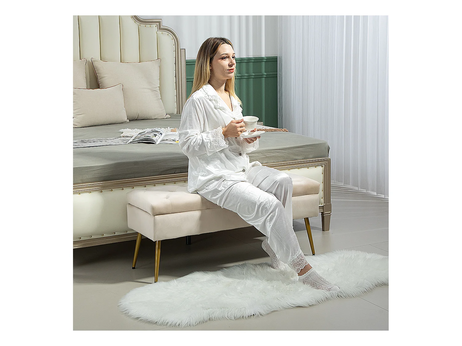 Banc de rangement rembourré, design élégant avec couvercle, polyester velours, beige (102x35x43cm)