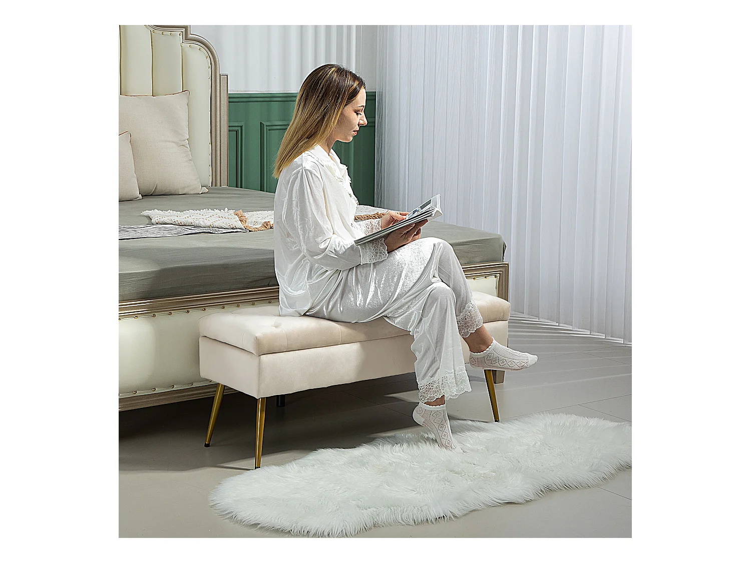 Banc de rangement rembourré, design élégant avec couvercle, polyester velours, beige (102x35x43cm)