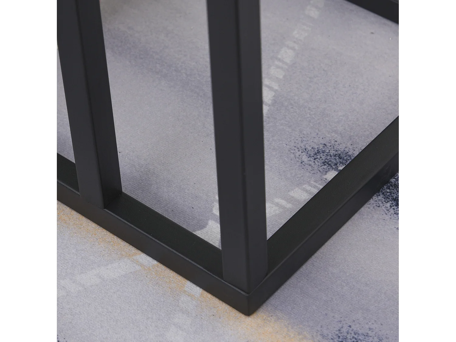 Mesa auxiliar de diseño, tapa imitación mármol, estructura de metal negro, para salón y dormitorio (45x30x51,5cm)