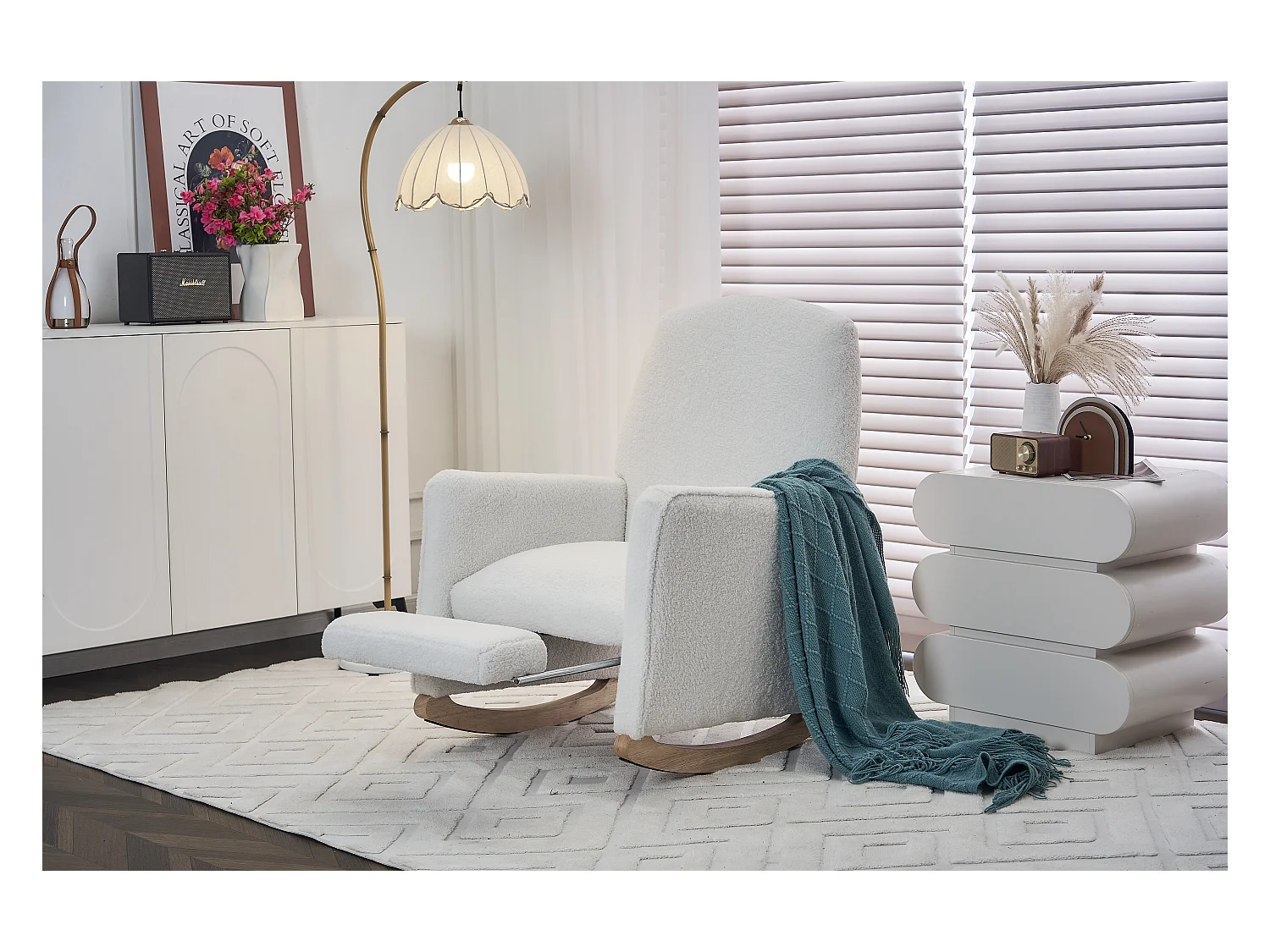 Poltrona a dondolo con pouf, poltrona relax, schienale alto, in tessuto felpato bianco (67x126x98 cm)