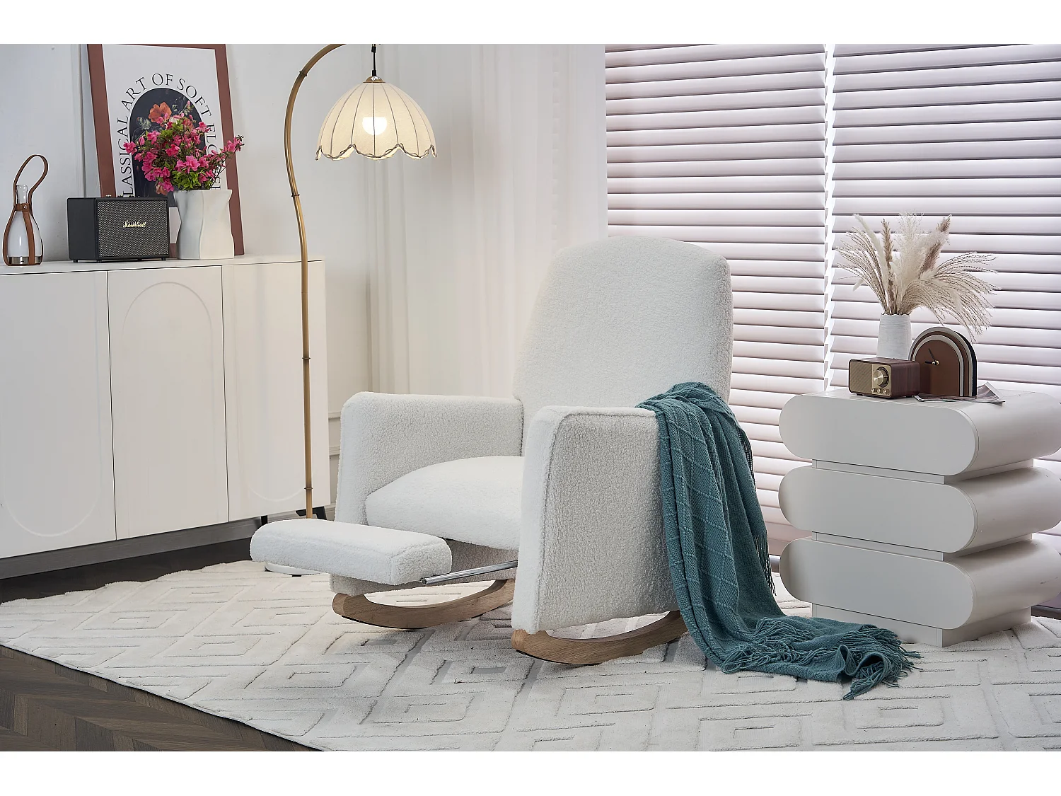 Poltrona a dondolo con pouf, poltrona relax, schienale alto, in tessuto felpato bianco (67x126x98 cm)