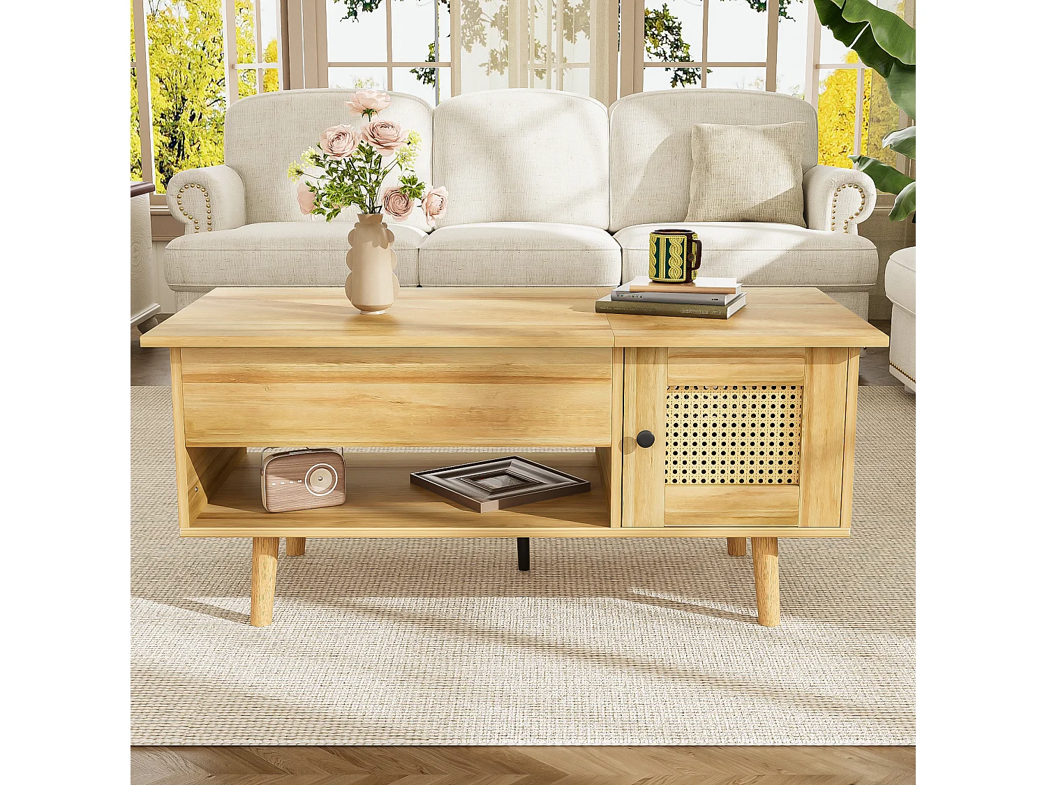 Table basse moderne avec plateau relevable et portes en imitation rotin, bois et accents noirs, rangement pratique, 103x50x46 cm