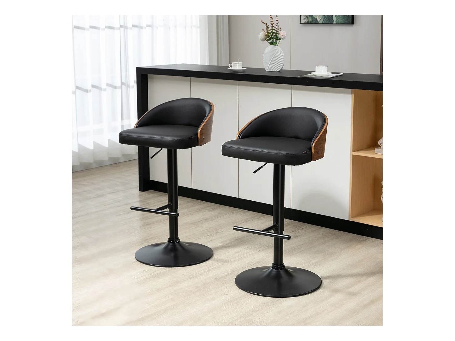 Lot de 2 tabourets de bar pivotants, réglables en hauteur, similicuir noir et bois, avec repose-pieds (48x49.5x76-96cm)