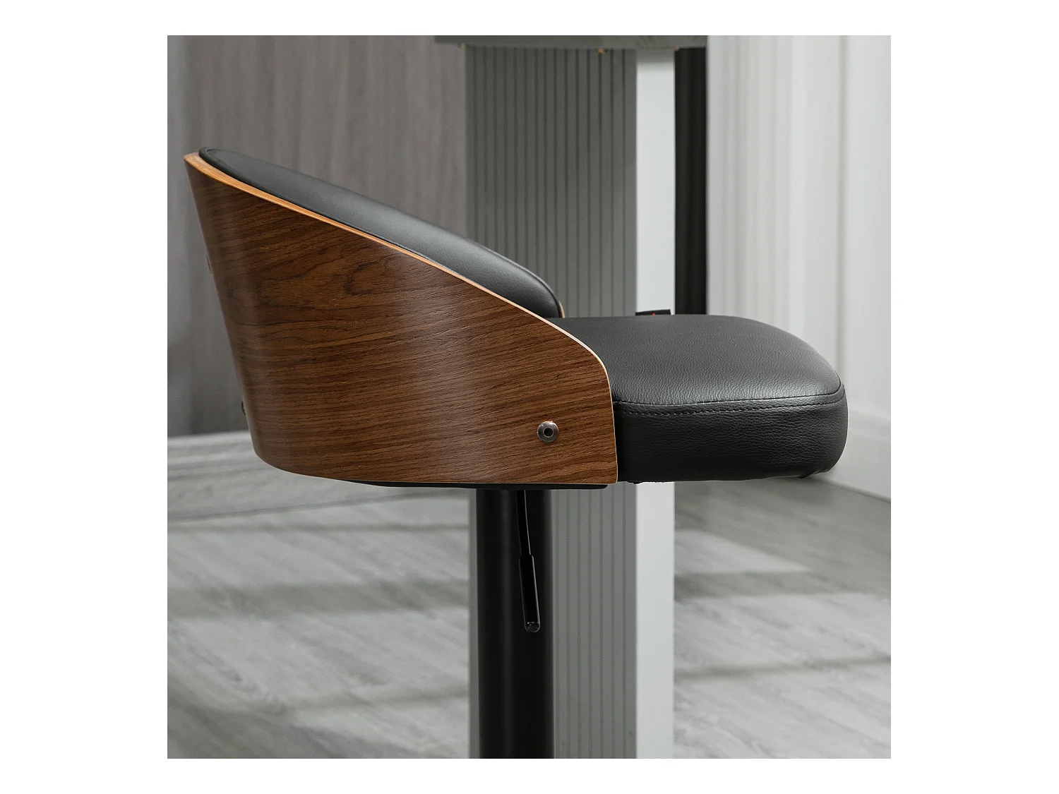 Lot de 2 tabourets de bar pivotants, réglables en hauteur, similicuir noir et bois, avec repose-pieds (48x49.5x76-96cm)