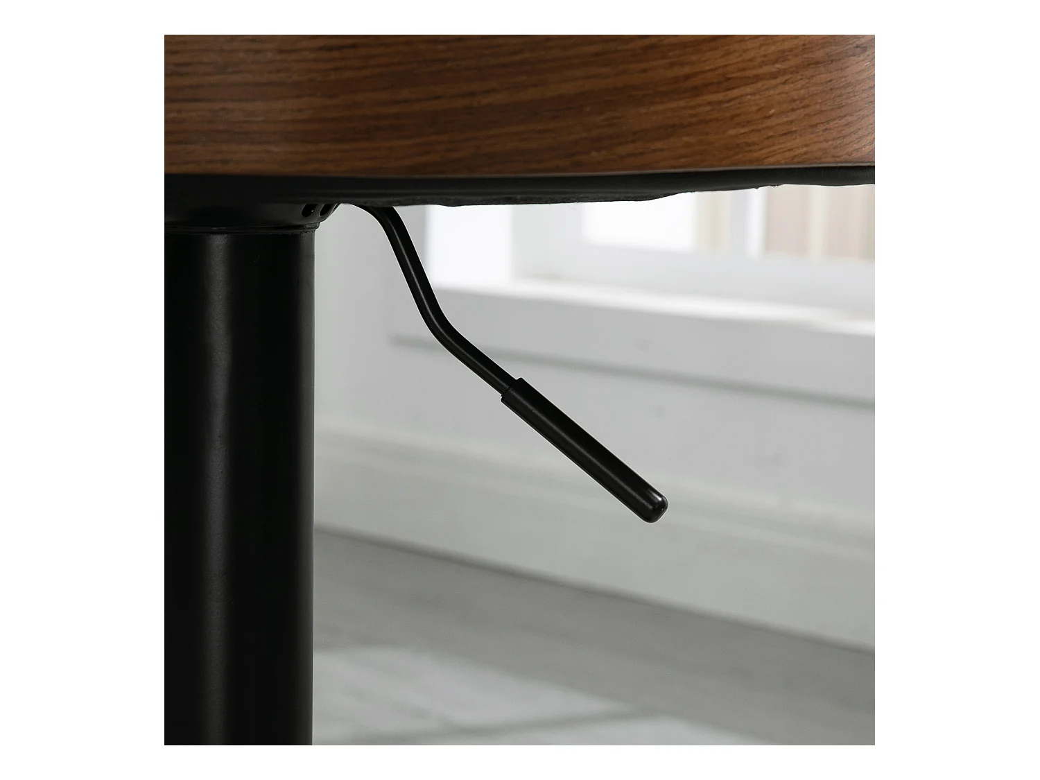 Lot de 2 tabourets de bar pivotants, réglables en hauteur, similicuir noir et bois, avec repose-pieds (48x49.5x76-96cm)