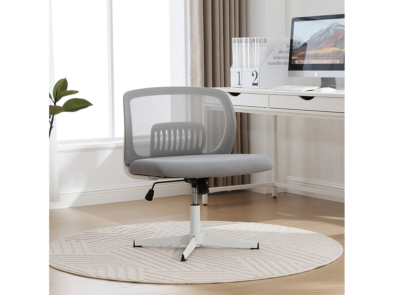 Sedia da ufficio senza braccioli, schienale in rete, ampia seduta imbottita, inclinazione e altezza regolabili, girevole a 360°, grigia (61x55x73cm)