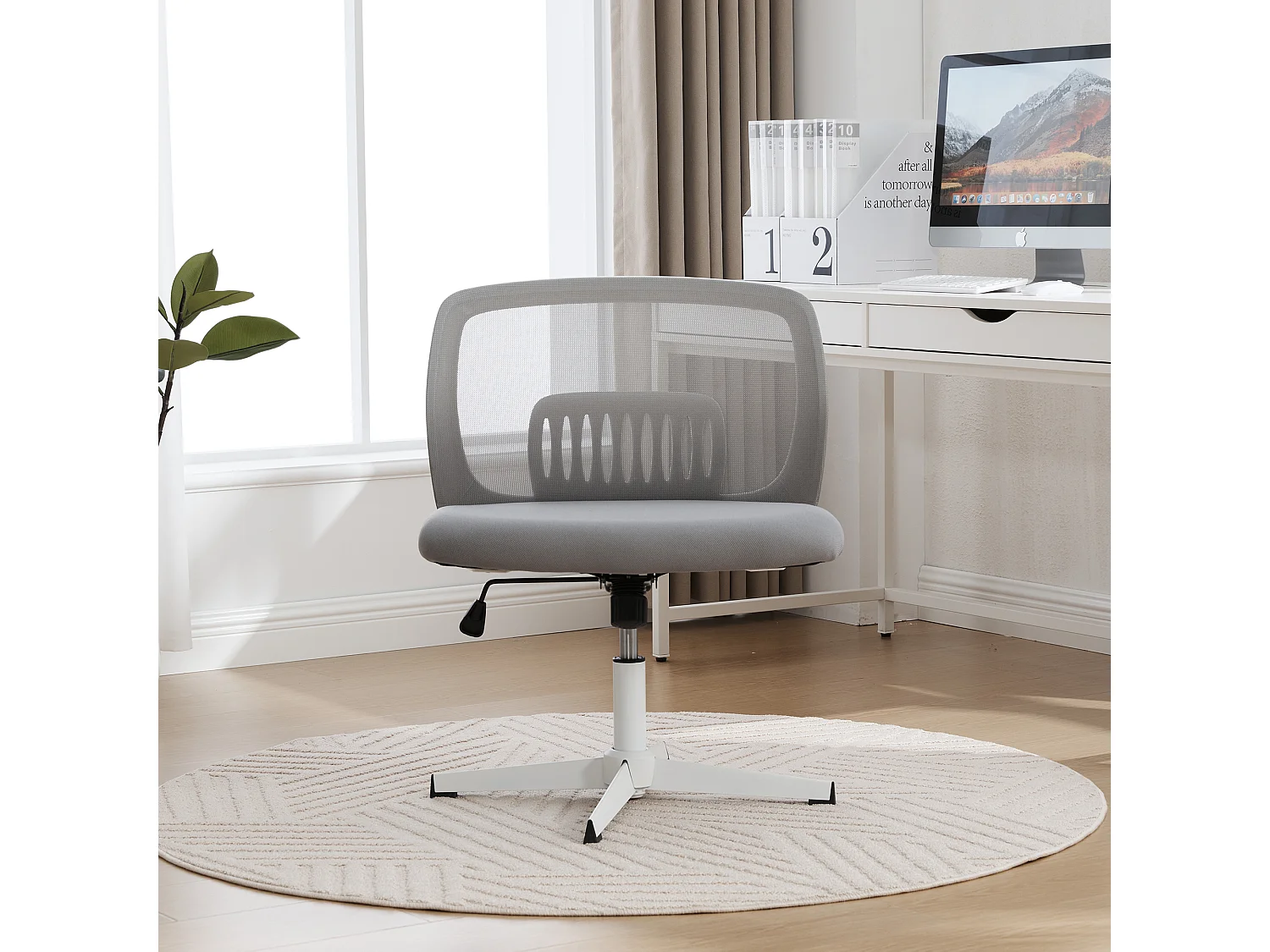 Sedia da ufficio senza braccioli, schienale in rete, ampia seduta imbottita, inclinazione e altezza regolabili, girevole a 360°, grigia (61x55x73cm)