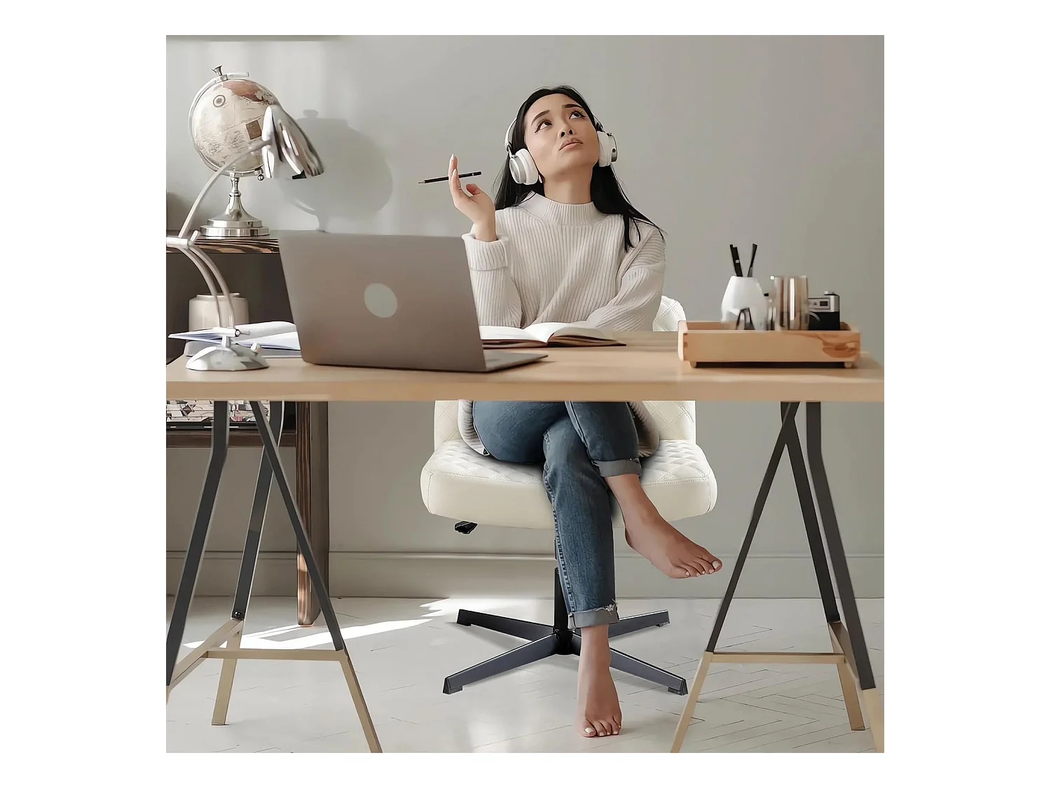 Chaise de bureau sans accoudoirs, avec base métallique, large siège ergonomique, tissu PU crème, (Dimensions : 49 x 64 x 84 cm)