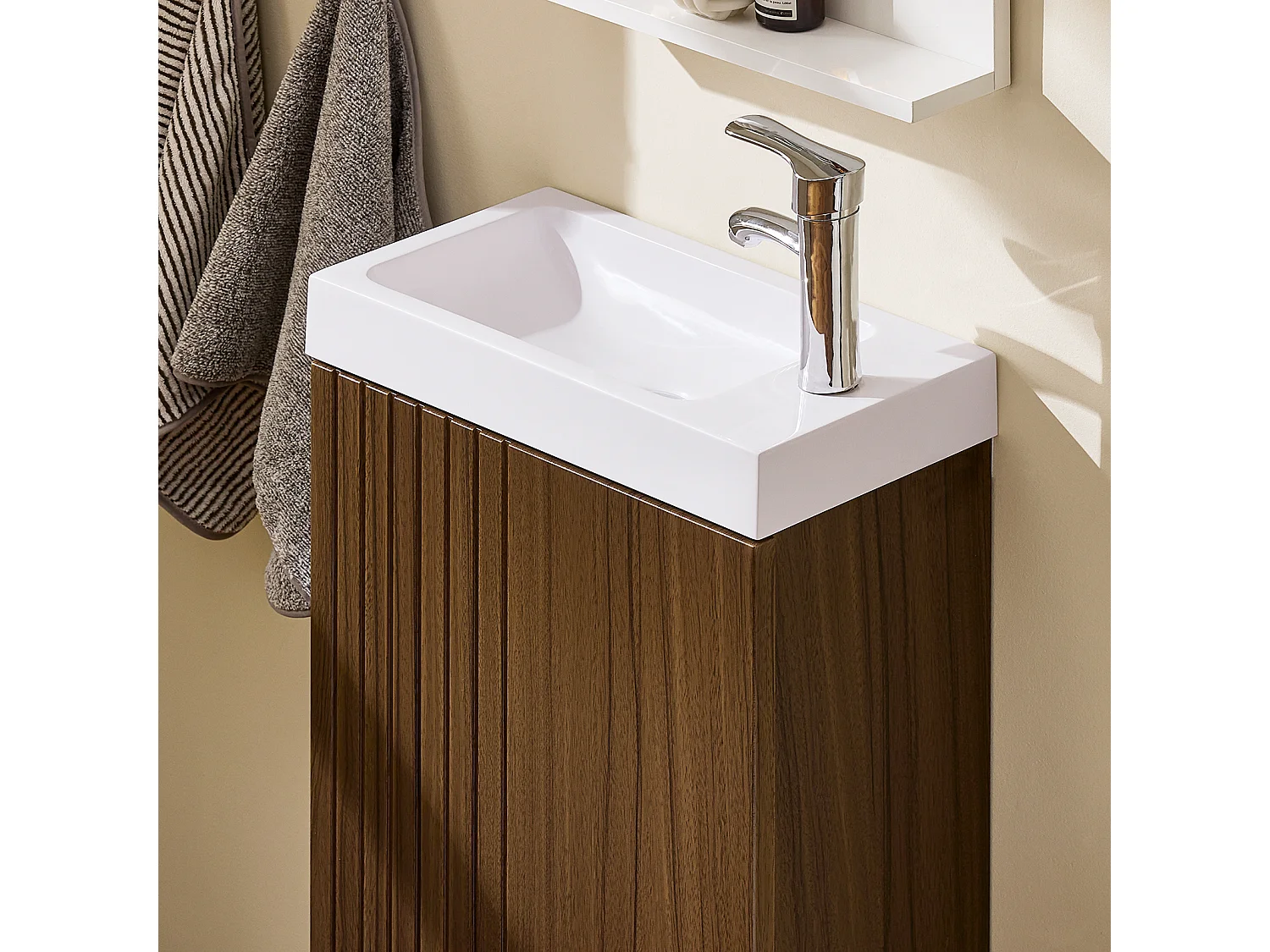 SoBuy BZR196-BR - Meuble de salle de bain suspendu avec lavabo Design moderne L40cm x L22cm x H56cm