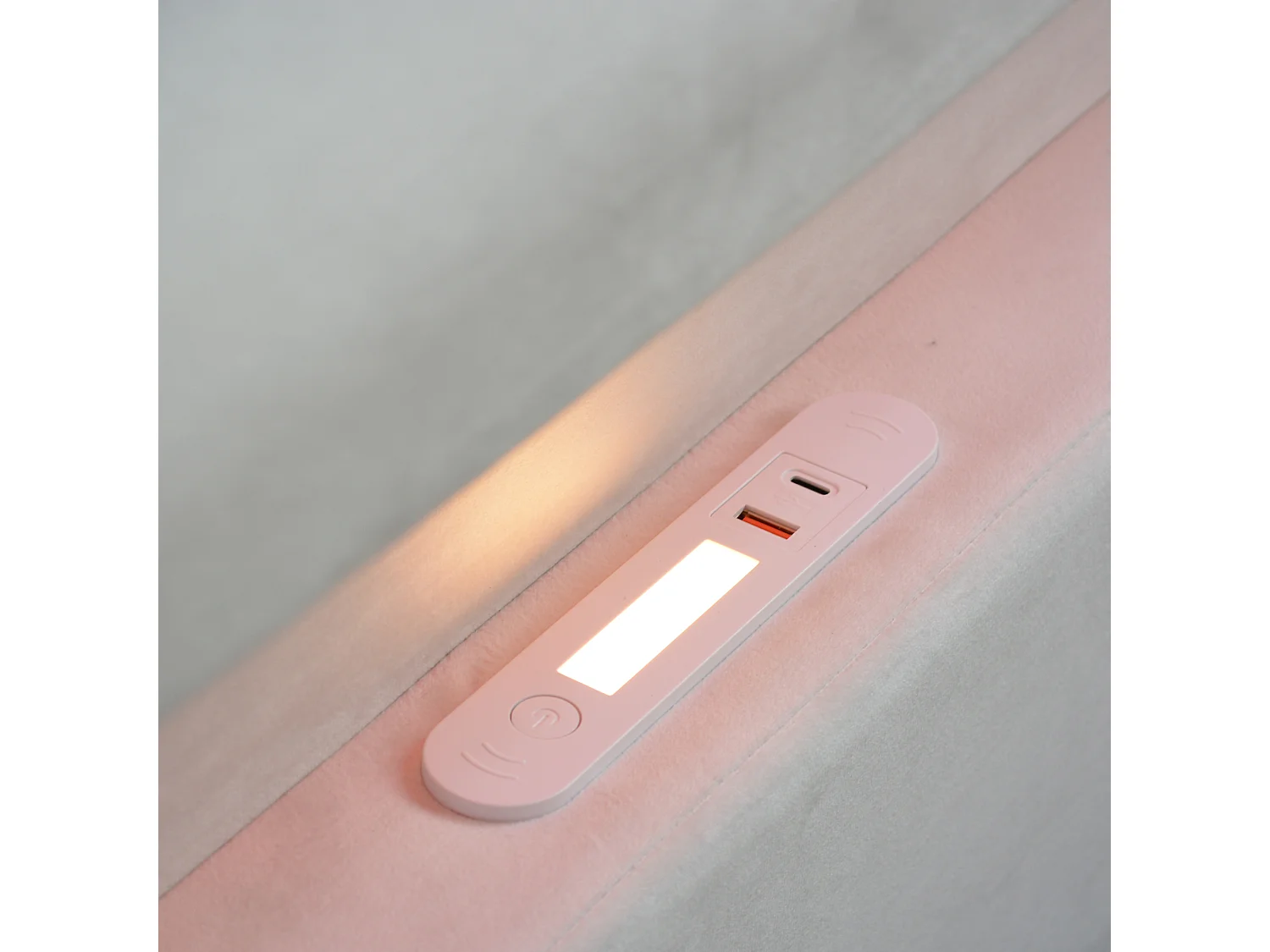 Opbergbed 90×200 cm - met LED-verlichting - met USB-oplaadpunt - met planken - fluweel - beige (matras niet inbegrepen)