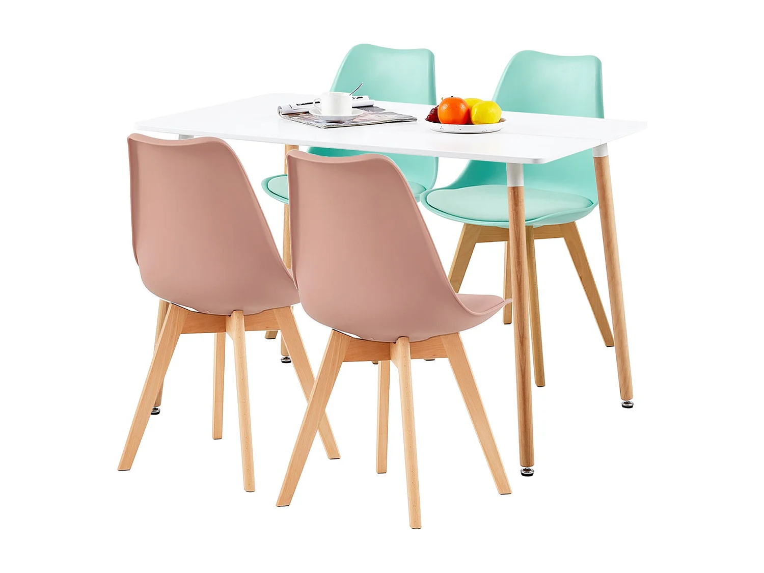 Cuisine design avec coussins en cuir et pieds en hêtre massif, mélange de couleurs pâte de menthe verte et haricot