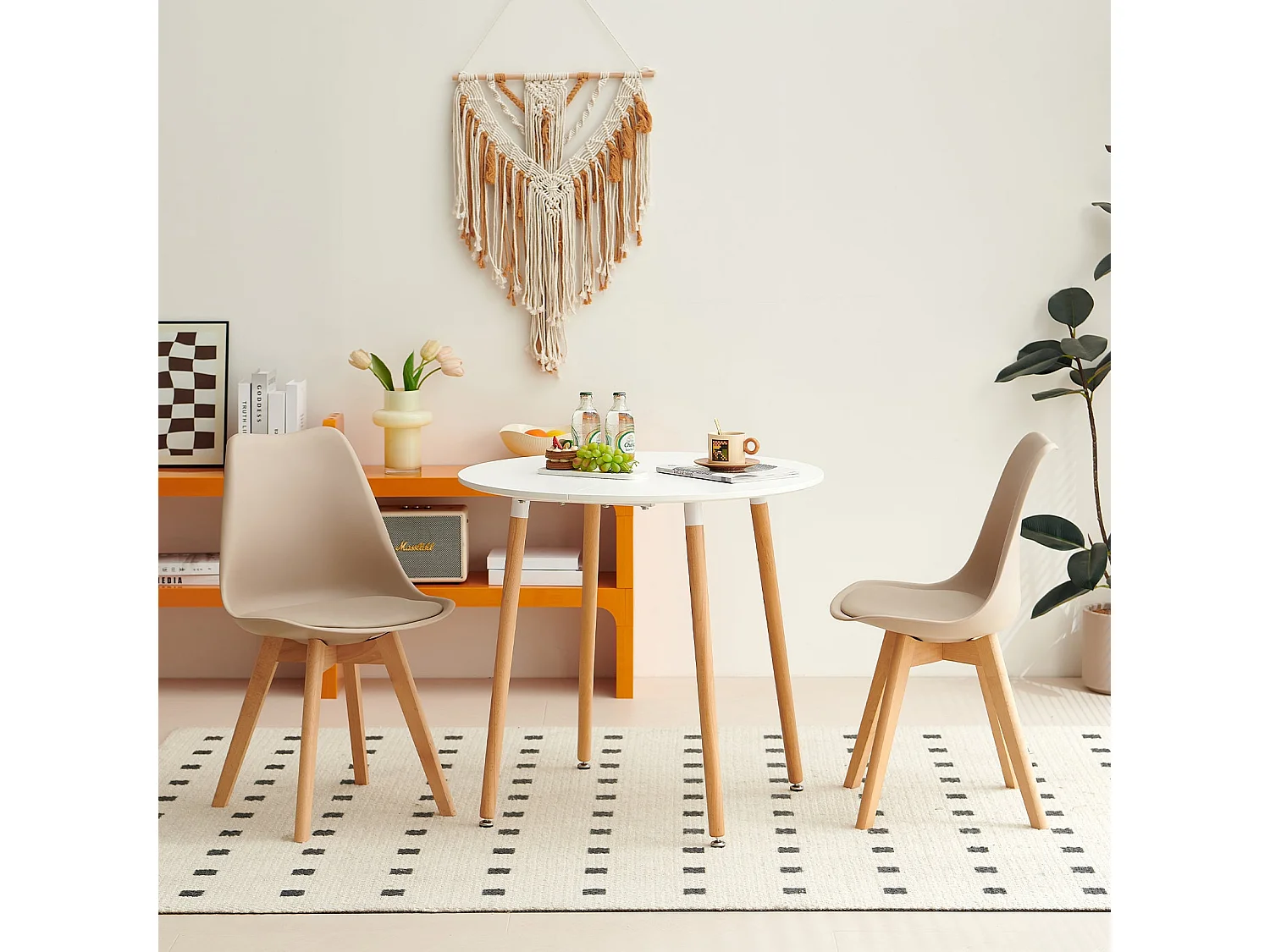 Set van 4 Retro Keukenstoelen Gestoffeerd in Lichtbeige Stof - Poten van Massief Beukenhout