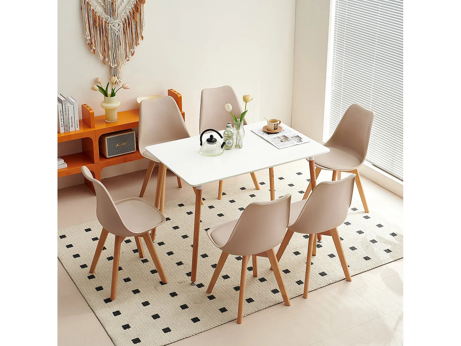 Set van 4 Retro Keukenstoelen Gestoffeerd in Lichtbeige Stof - Poten van Massief Beukenhout