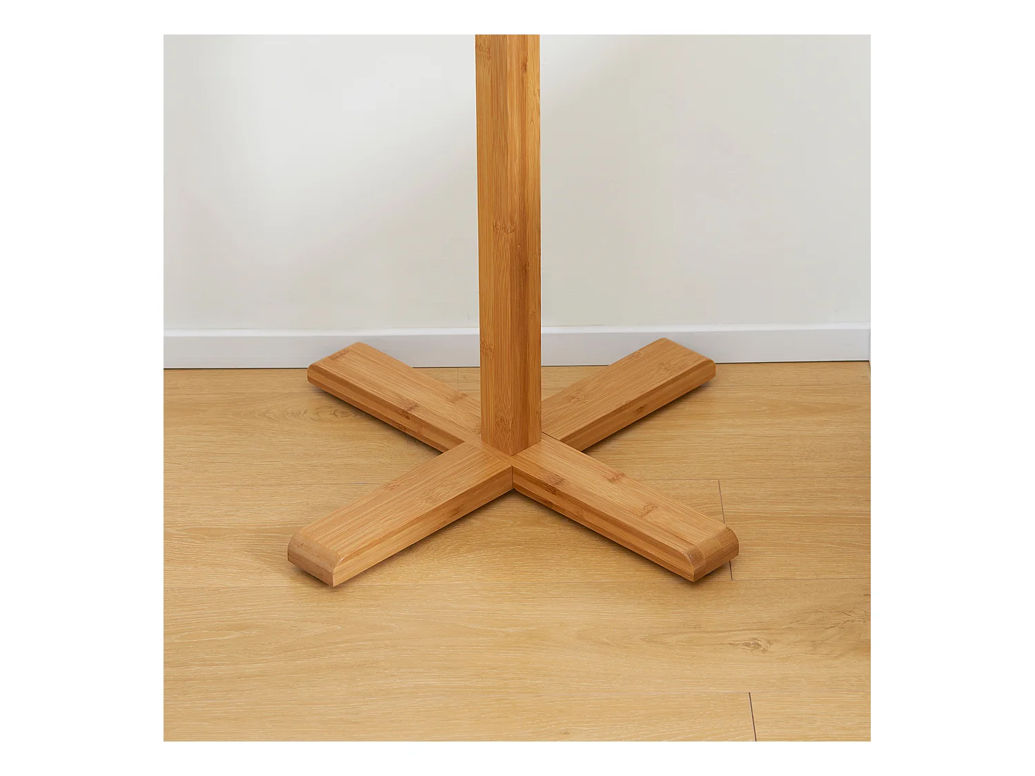 Bambusgarderobe mit 8 Haken, elegant und funktional für Flur oder Schlafzimmer