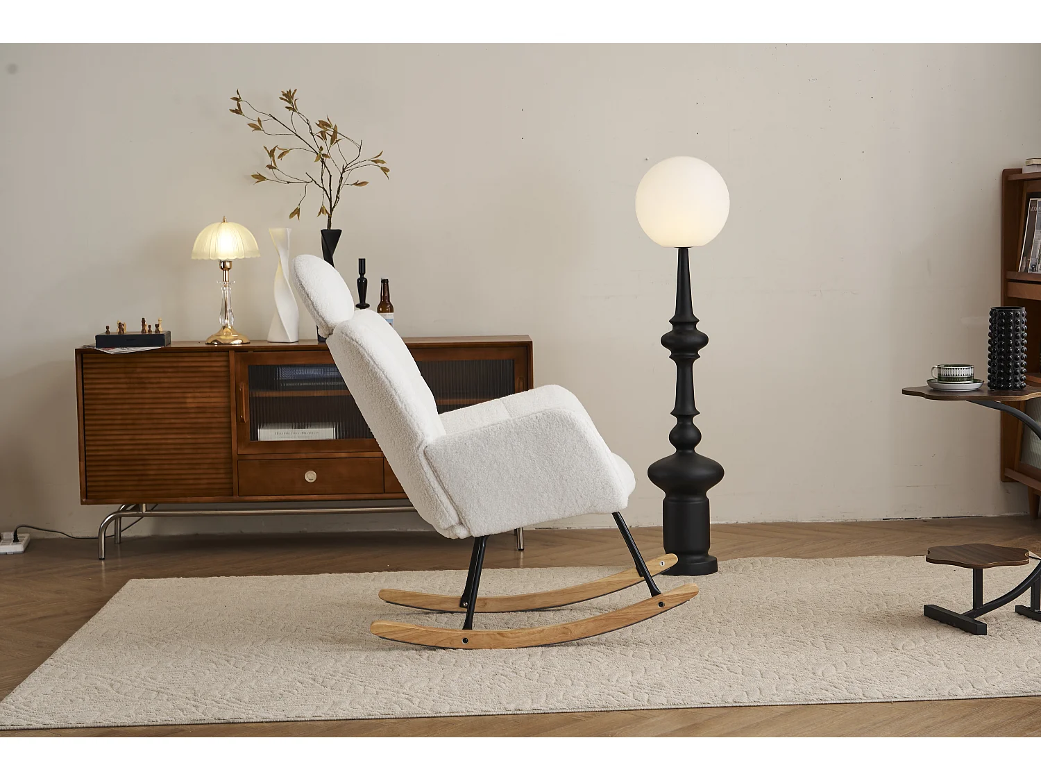 Cadeira de baloiço, tecido macio de pelúcia, assento almofadado e capitonê, para sala de estar e quarto