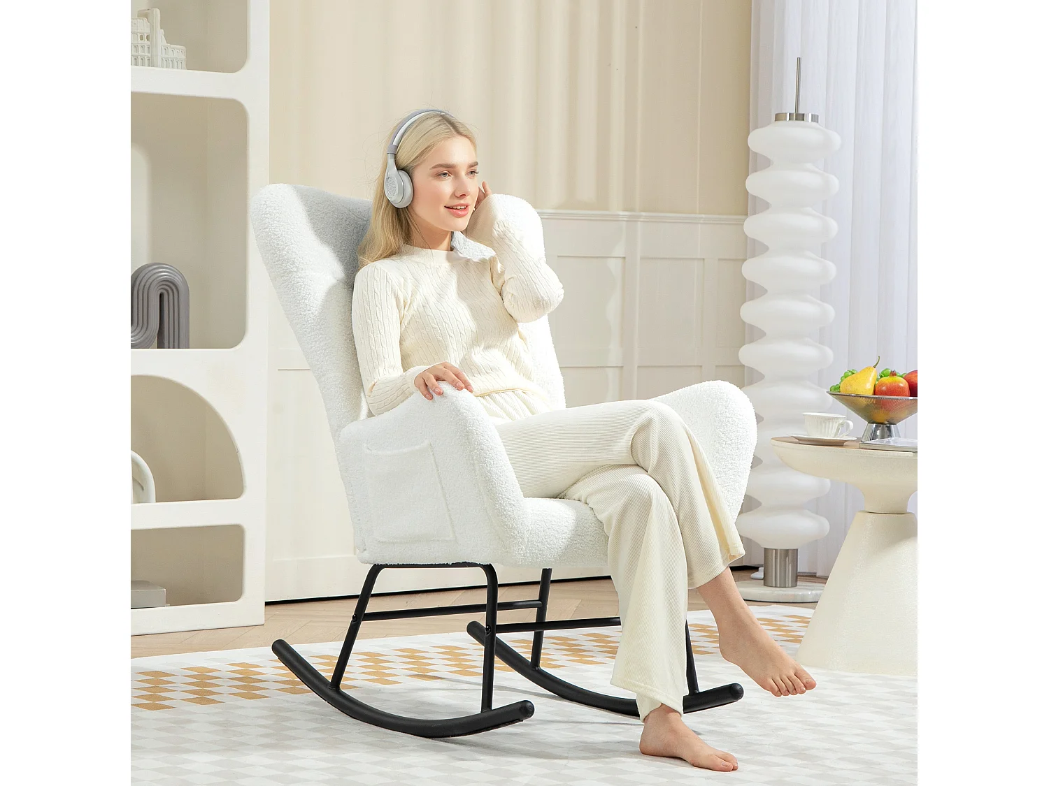 Fauteuil long,aspect peluche,accoudoirs,fauteuil d'allaitement avec piètement en bois