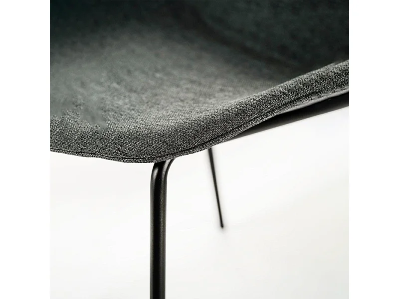 Set di 4 sedie da pranzo in tessuto grigio scuro "Sami" con gambe in metallo verniciato eleganti moderne
