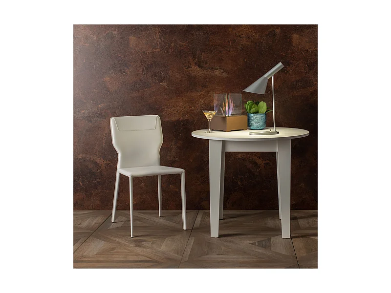Lot de 2 chaises modernes "Quito" en similicuir blanc avec pieds en métal cm 44x56 86,5h