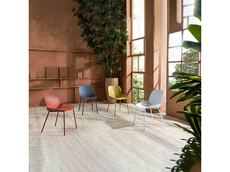 Lot de 4 chaises modernes en polypropylène gris "Azzurra" avec structure en métal peint pour salon