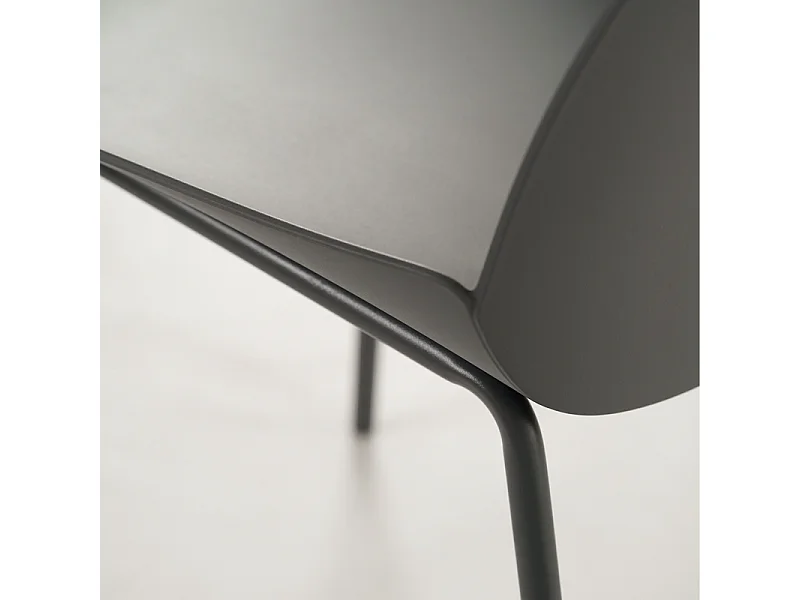 Set di 4 sedie moderne in polipropilene grigio "Azzurra" con struttura in metallo verniciato da soggiorno