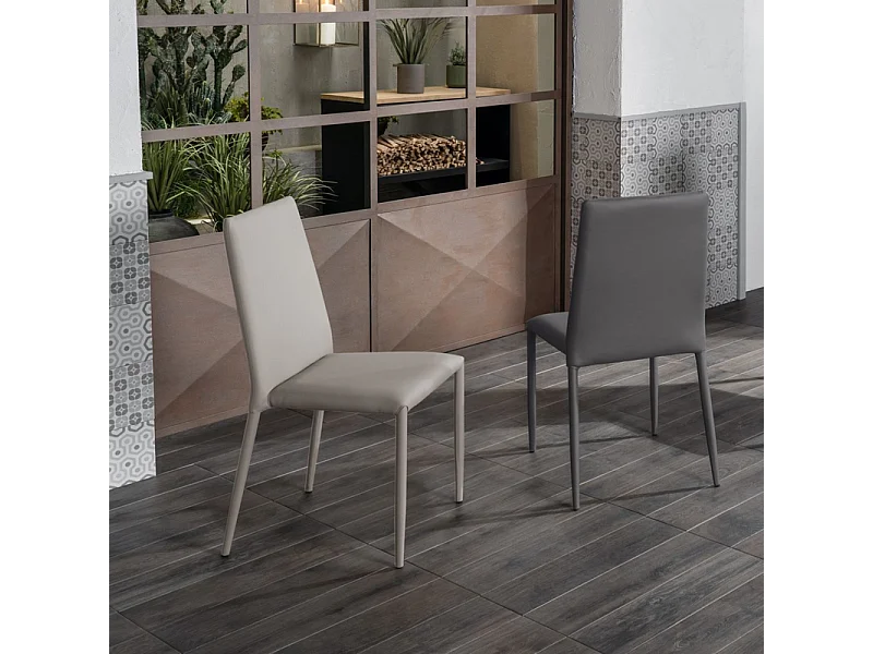 Set di 4 sedie imbottite "Lavanda" moderne in similpelle grigio chiaro da soggiorno impilabili cm 42x40 96h