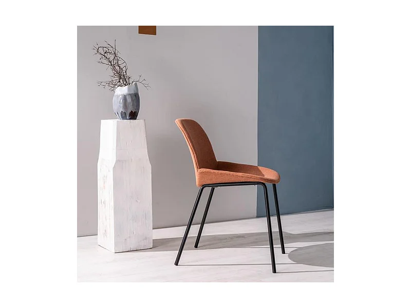 Set di 4 sedie da pranzo in tessuto ruggine "Sami" con gambe in metallo verniciato eleganti moderne