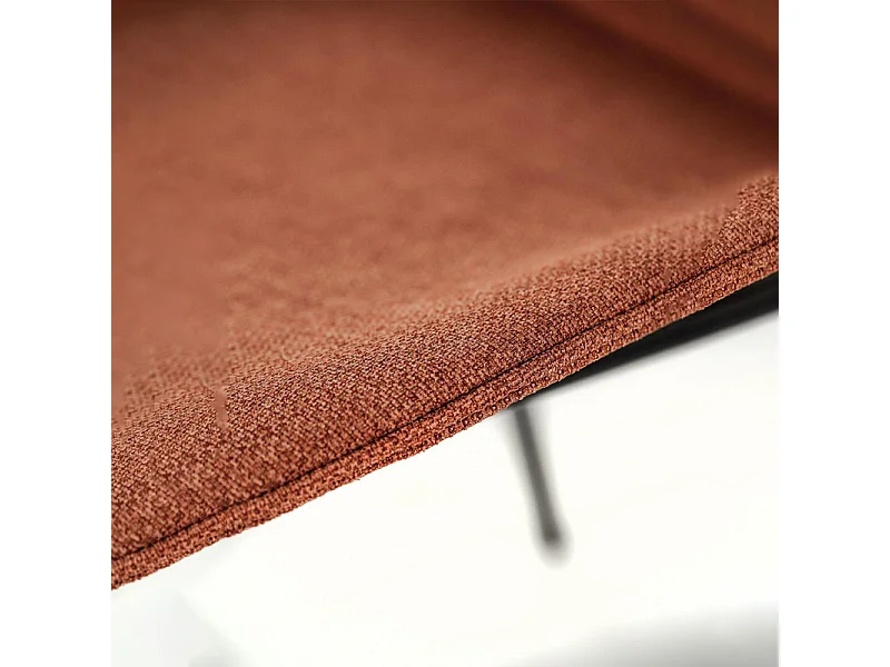 Set di 4 sedie da pranzo in tessuto ruggine "Sami" con gambe in metallo verniciato eleganti moderne