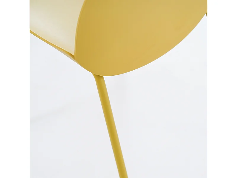 Set di 4 sedie moderne in polipropilene gialle "Azzurra" con struttura in metallo verniciato da soggiorno