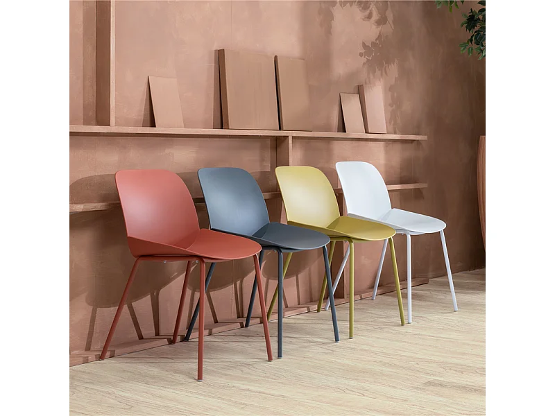 Set di 4 sedie moderne in polipropilene bianco "Azzurra" con struttura in metallo verniciato da soggiorno