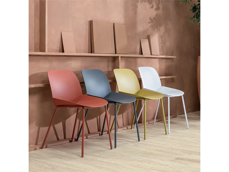 Lot de 4 chaises modernes en polypropylène blanc "Azzurra" avec structure en métal peint pour salon