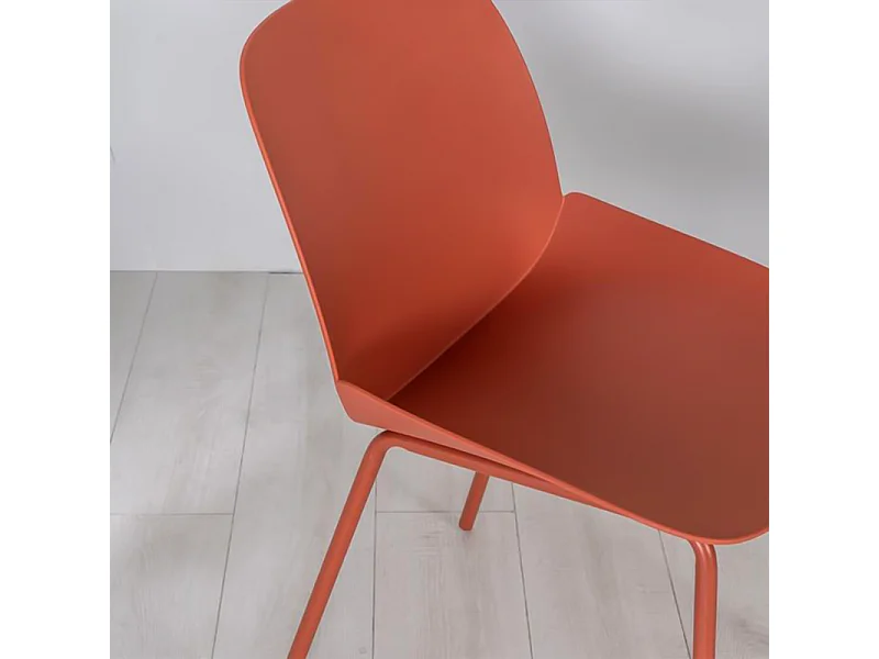 Set di 4 sedie moderne in polipropilene arancione "Azzurra" con struttura in metallo verniciato da soggiorno
