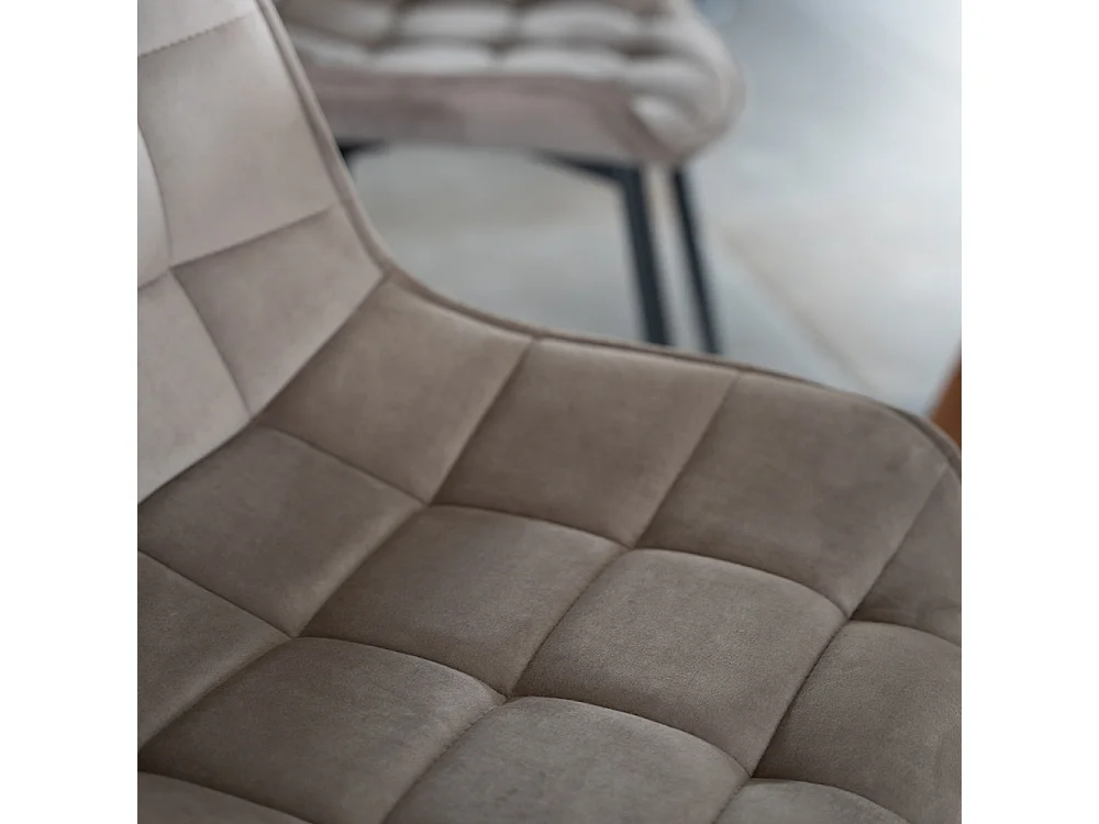 Home Deluxe Chaise de salle à manger IKALO velours marron clair Quantité : 2
