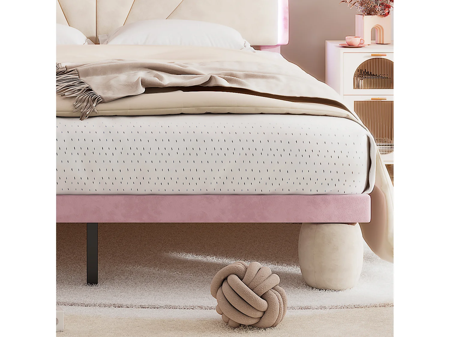 Cama doble 140x200cm con tira LED, tapizada, con somier de láminas y patas redondeadas, color rosa