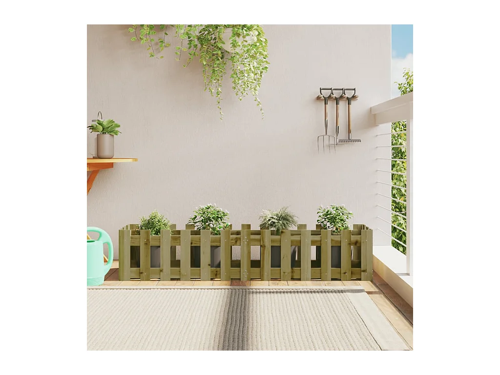 Verhoogd tuinbed met geïmpregneerd grenenhouten schuttingontwerp