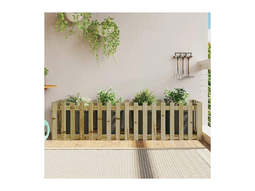 Verhoogd tuinbed met geïmpregneerd grenenhouten schuttingontwerp