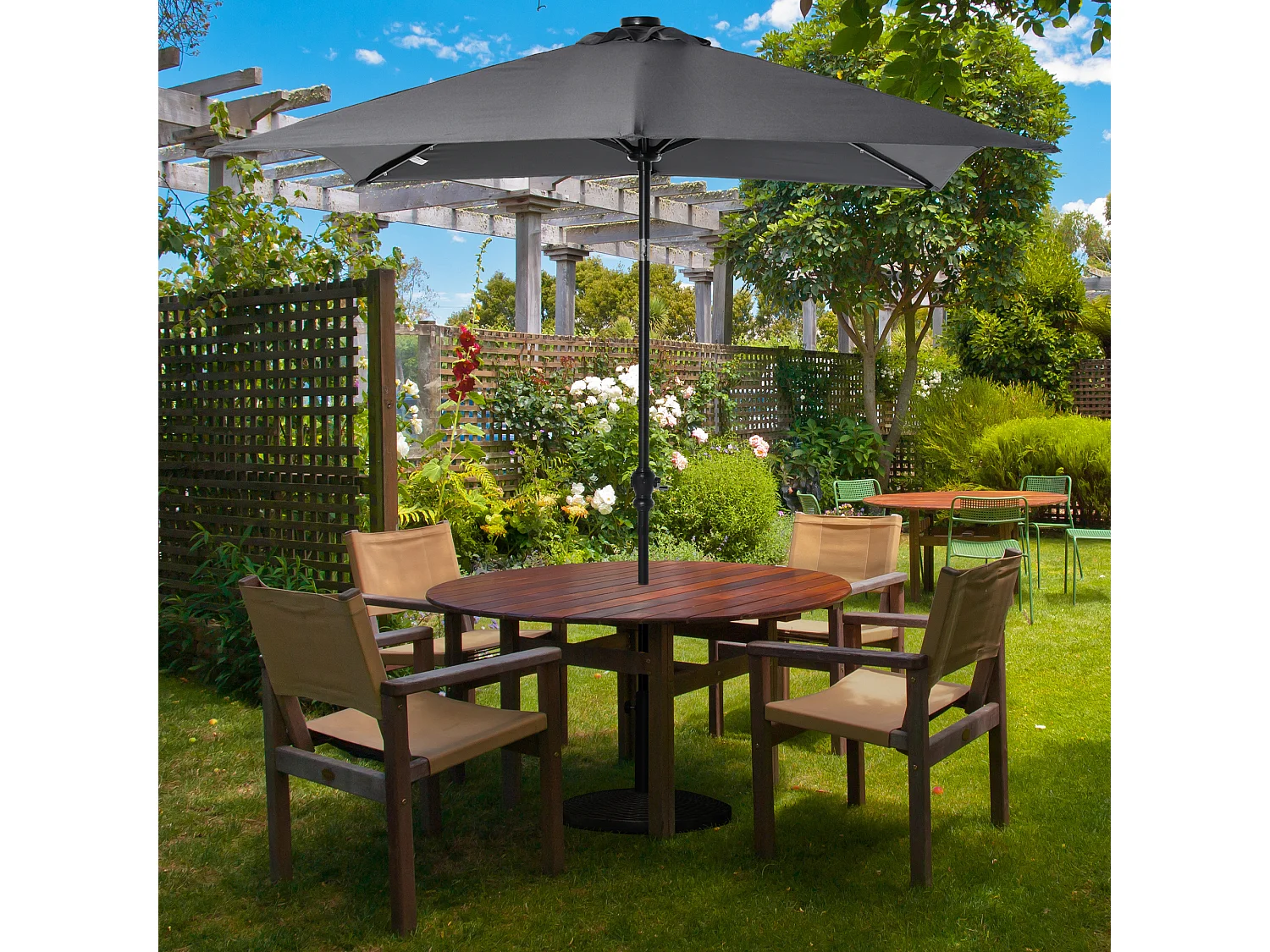 Parasol lumineux rectangulaire inclinable dim. 2,68L x 2,05l x 2,48H m parasol LED solaire métal polyester haute densité gris