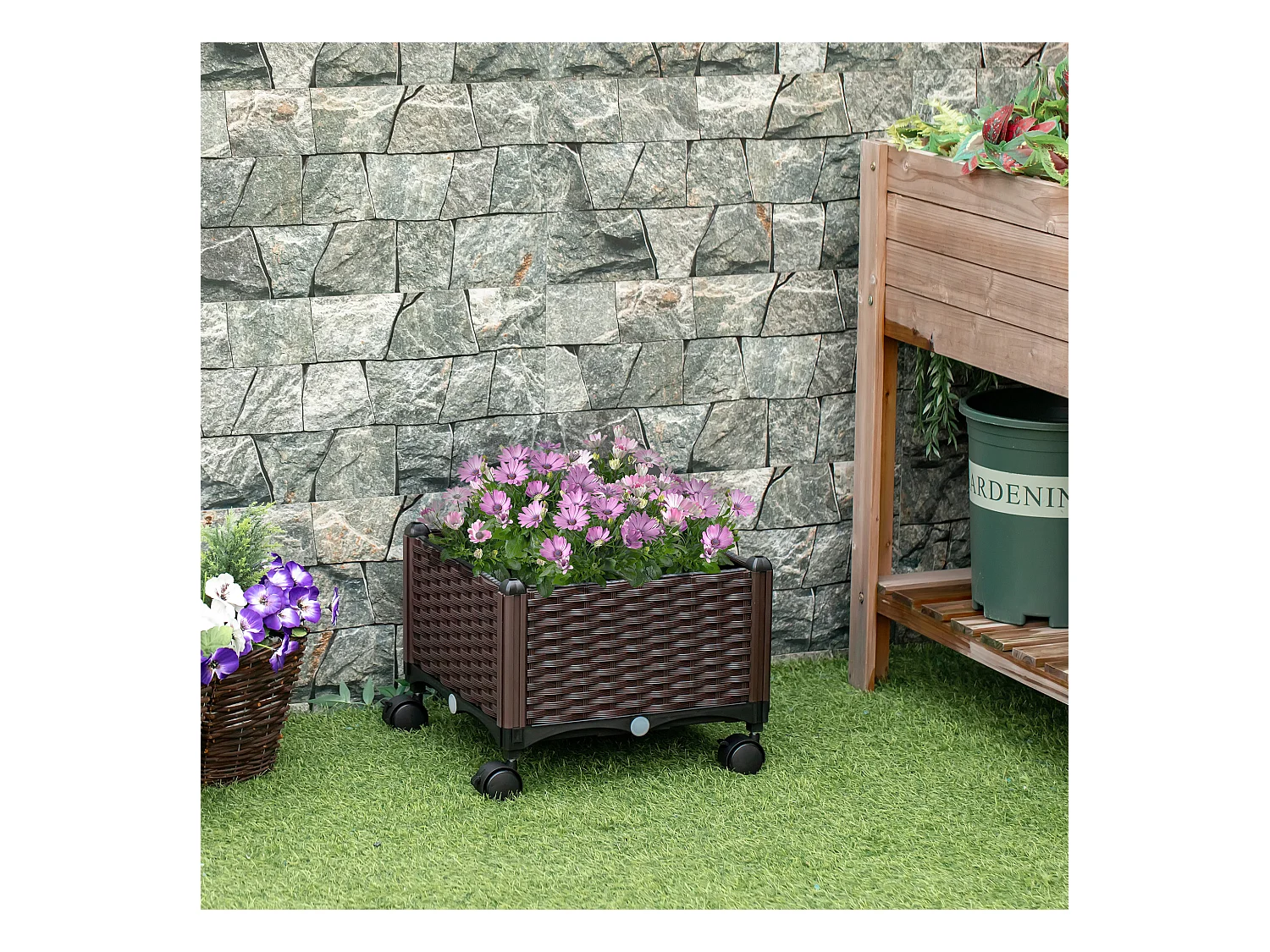 Jardinière sur roulettes dim. 40L x 40l x 31H cm insert d'irrigation plastique imitation rotin tressé chocolat